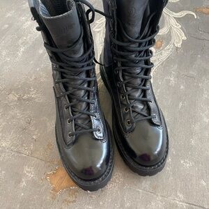 worn 1x for an inspection. Like new! Gorgeous spit-shined black lace up boots.